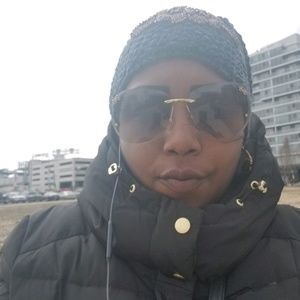 Meet your Posher, Crystal